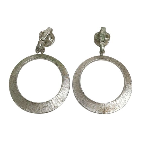 Vintage CROWN TRIFARI Clip On Earrings Silver Tone Hoop Door Knocker - Picture 4 of 5